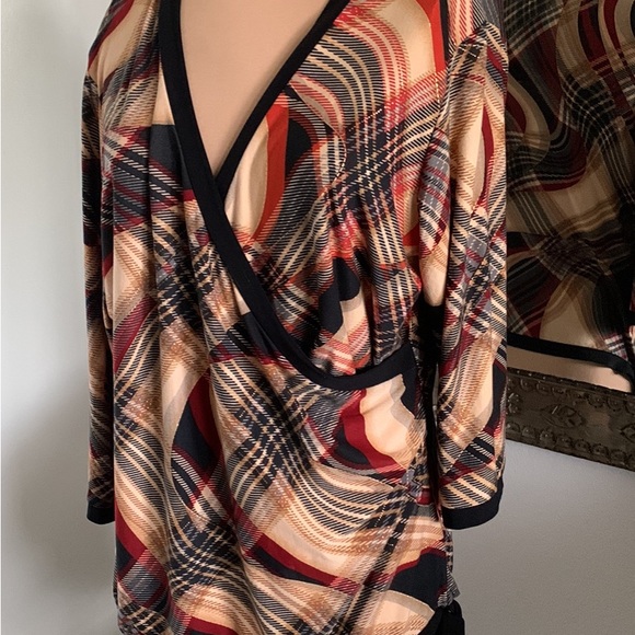 BLOUSE PLAID WRAP STYLE SIDE TIE. SIZE MEDIUM - Picture 4 of 6